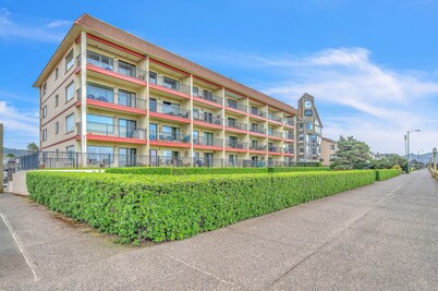 Enjoy the Prom from this beautiful oceanfront condo in the heart of Seaside!