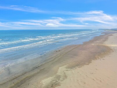 Enjoy the Prom from this beautiful oceanfront condo in the heart of Seaside!