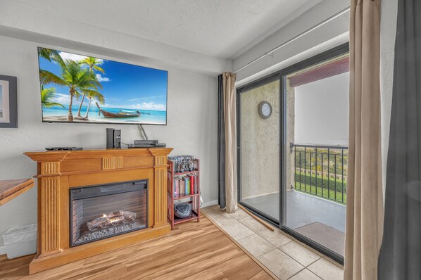 Interior - Enjoy the Prom from this beautiful oceanfront condo in the heart of Seaside! (Seaside)