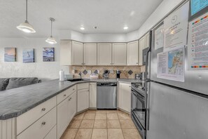 Fridge, microwave, oven, stovetop - Enjoy the Prom from this beautiful oceanfront condo in the heart of Seaside! (Seaside)