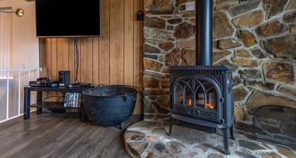Escape to the beach-Cozy beach home with deck, water views and easy beach access