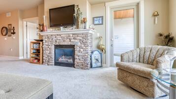 TV, fireplace, DVD player