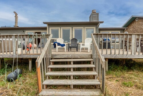 Beachfront Home with Beach Access, Deck and Sweeping Ocean Views