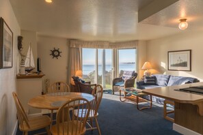 TV, fireplace - Beach Getaway!  Oceanfront, amazing views, beach access and sleeps up to 5 (Lincoln City)