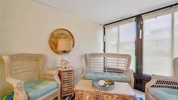 Condo, Berbilang Katil (Relaxing townhome condo with pool nea) | Ruang tamu