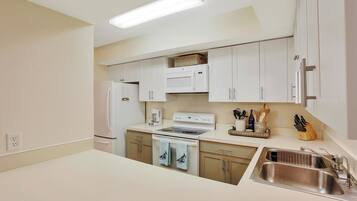 Condo, Multiple Beds (Relaxing townhome condo with pool nea) | Private kitchen
