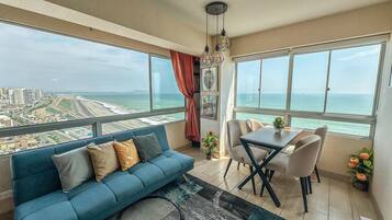 Exclusief appartement, 3 slaapkamers, uitzicht op oceaan | 3 slaapkamers, individueel gedecoreerd, individueel gemeubileerd