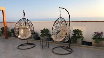 Exclusive Apartment, 3 Bedrooms, Ocean View | Terrace/patio