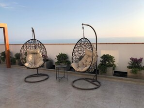 Exclusive Apartment, 3 Bedrooms, Ocean View | Teres/patio