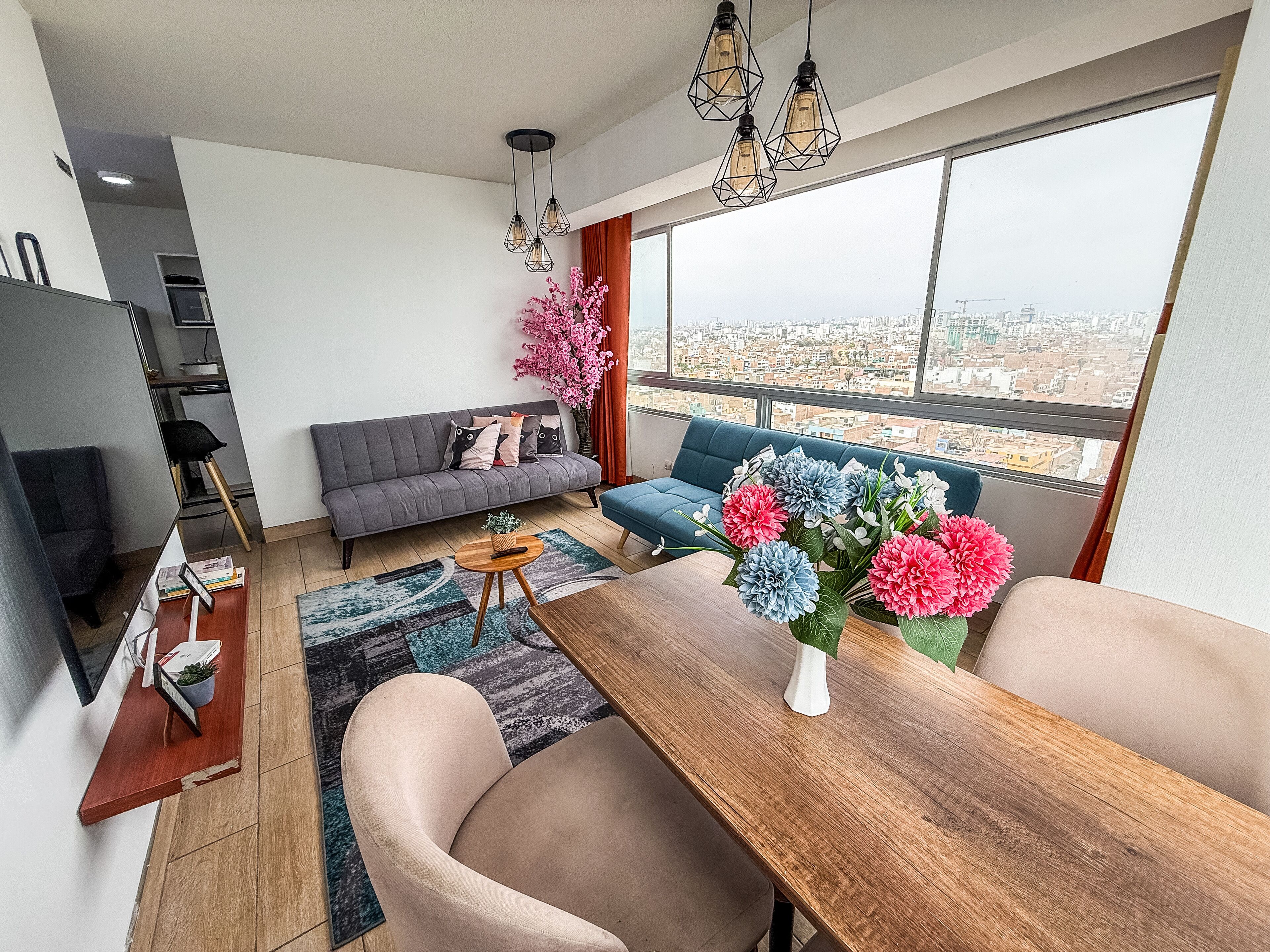 Apartamento exclusivo, 3 quartos, vista para o oceano | Área de estar | TV de tela plana 55 polegadas com canais a cabo, TV, Netflix