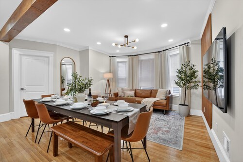 12BR Private Compound Sleeps 35+ Backyard & Parking