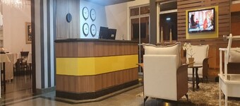 乌巴恩萨广场酒店