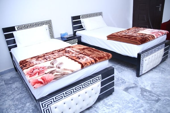 16 bedrooms, internet, bed sheets