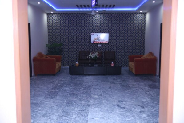 المنشأة من الداخل