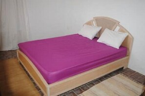 Vila | Escrivaninha, roupa de cama
