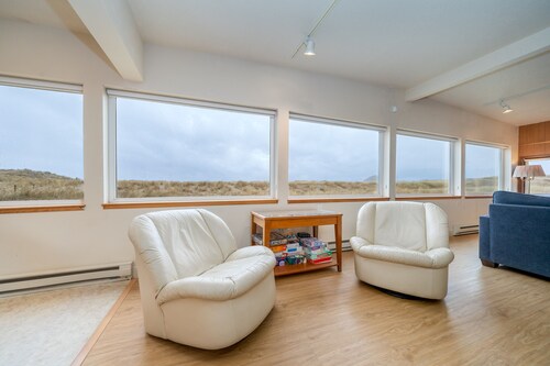 Beachfront Home, on the Sand and Pet Friendly!