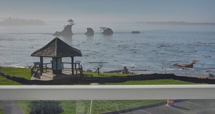 Experience this affordable bayfront condo on Siletz Bay in the Taft District