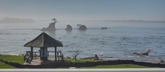 Experience this affordable bayfront condo on Siletz Bay in the Taft District