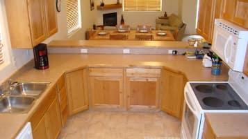 Townhome | Private kitchen | Fridge, microwave, coffee/tea maker, cookware/dishes/utensils