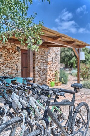 Property grounds - Cottage Lost Paradise - 3 stone houses surrounded by 3000 m2 garden with heated pool by MyWaycation (Stari Grad)