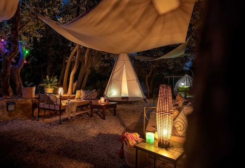 Cottage Lost Paradise - 3 stone houses surrounded by 3000 m2 garden with heated pool by MyWaycation