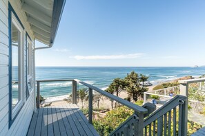 Property grounds - Beautiful oceanfront home with sweeping views, multiple decks, and pet friendly (Neskowin)