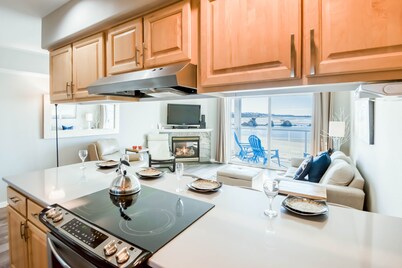 Enjoy Bayfront Views from this Affordable 1 Bedroom Condo in the Taft District