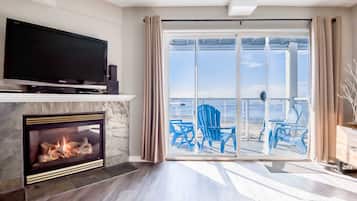 Smart-TV, peis, DVD-spiller og bøker