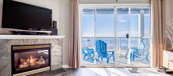 Nyt utsikten over bukten fra denne rimelige leiligheten med 1 soverom i Lincoln City!