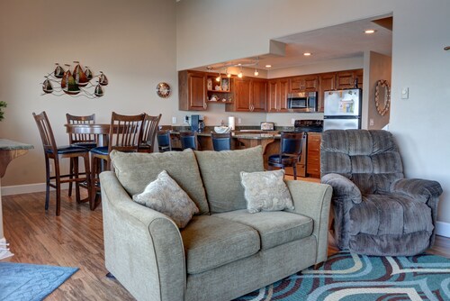 Experience this beautifully modern condo with great views of Depoe Bay!