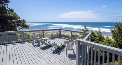 Oceanfront home-amazing views you can enjoy from the Hot Tub and Pet Friendly