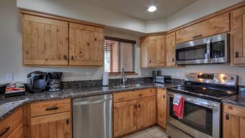 Townhome | Private kitchen