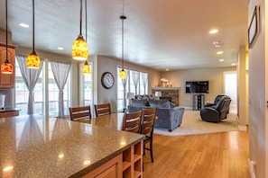 Interior - Brookwood Manor (5 Bedroom, 14 Guests) (Hillsboro)