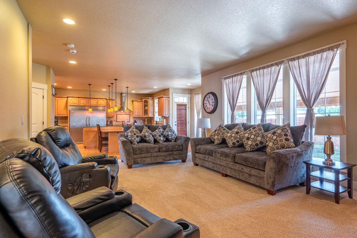 Smart TV, fireplace, music library, video library