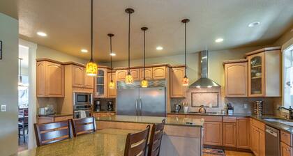 Brookwood Manor (5 Bedroom, 14 Guests)