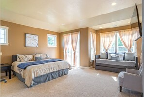 4 bedrooms, iron/ironing board, travel crib, free WiFi - Brookwood Manor (5 Bedroom, 14 Guests) (Hillsboro)