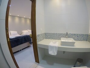 Family Quadruple Room, 1 Bedroom, Beach View | Bathroom | Shower, hair dryer, towels, soap - Pousada Ipioca Beach Village (Maceió)