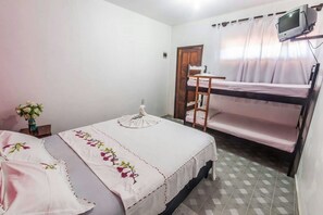 Quadruple Room | Free WiFi, bed sheets