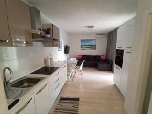 Réfrigérateur, four, plaque de cuisson, lave-vaisselle