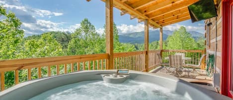 Outdoor spa tub