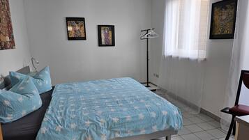 2 Schlafzimmer, Schreibtisch, schallisolierte Zimmer