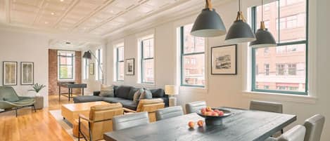 Luxury-Loft, 3 Schlafzimmer | Wohnbereich