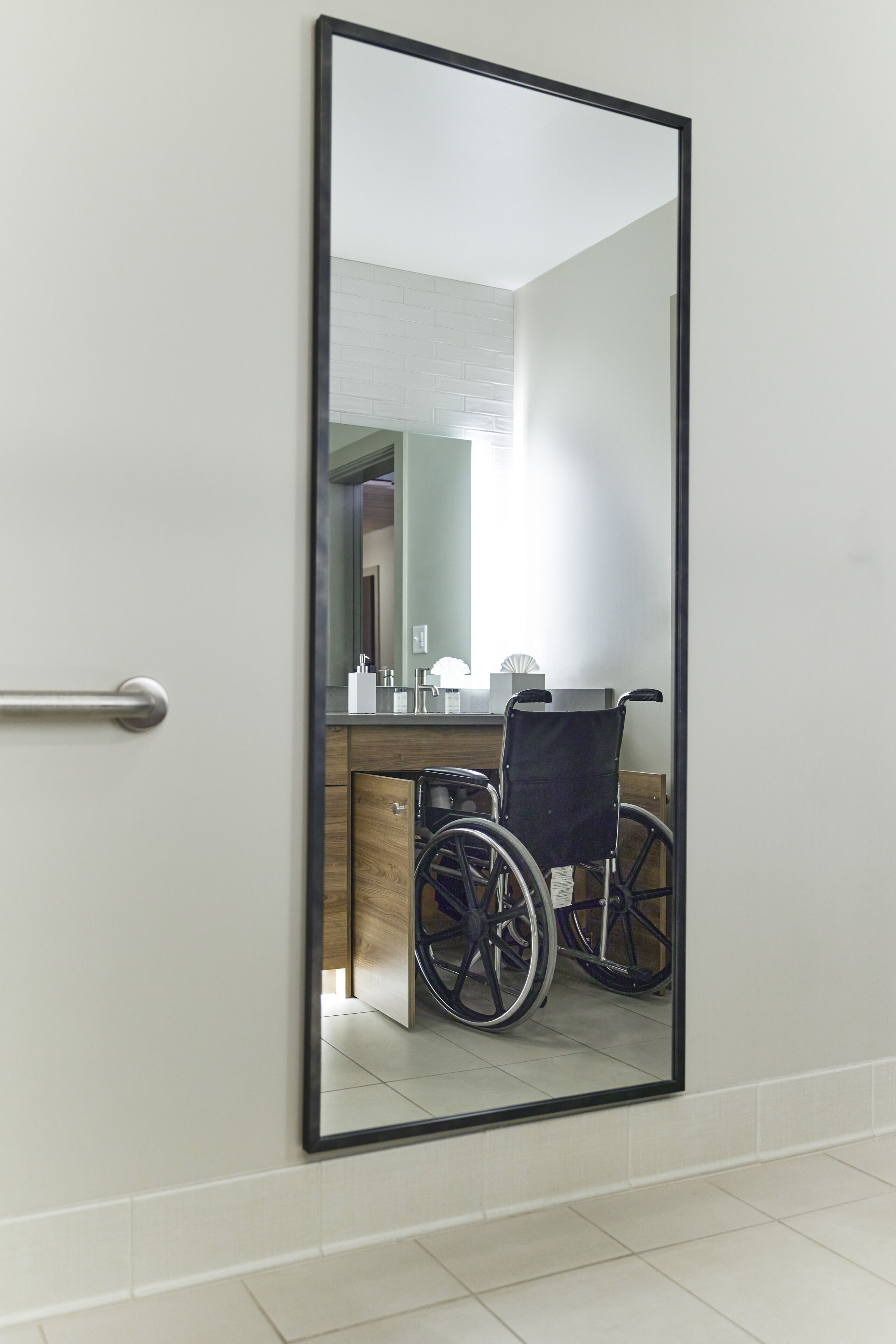 luxury loft, 1 bedroom, accessible | bathroom