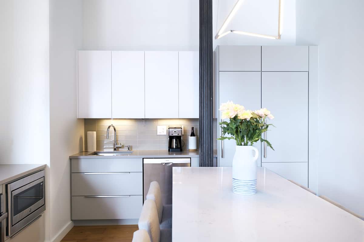 signature apartment, 2 bedrooms | private kitchen | full-sized fridge, microwave, oven, stovetop