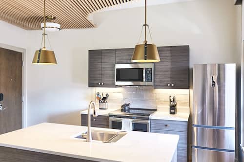 Studio, 1 Queen Bed | Private kitchen