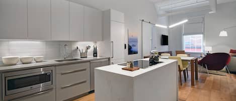 Luxury Loft, 1 Bedroom | Private kitchen | Full-size fridge, microwave, oven, stovetop
