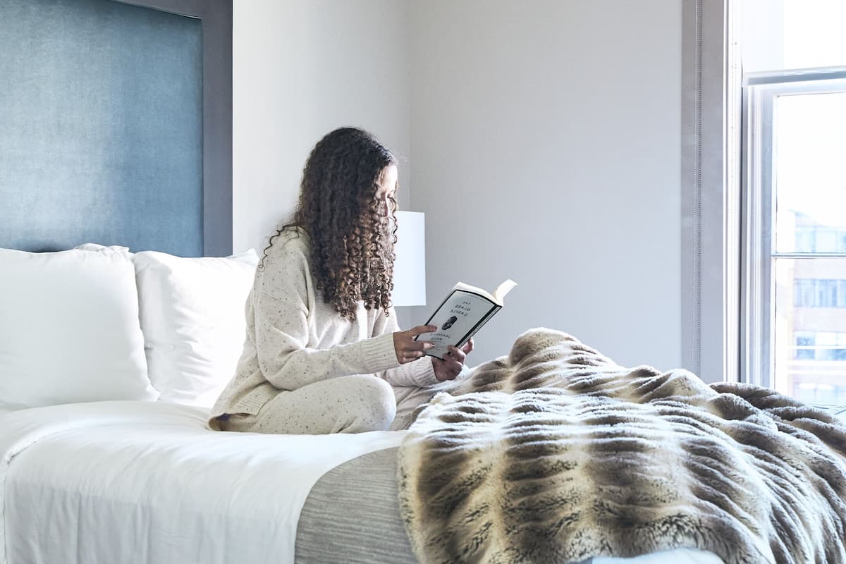 Estudio estándar, 1 cama Queen size | 2 habitaciones, cortinas blackout y insonorización