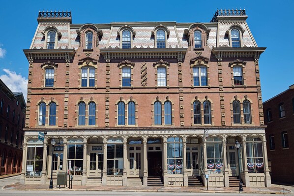 Exterior - The Docent’s Collection – Thompson Block (Portland)
