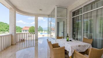 Villa | Balcony