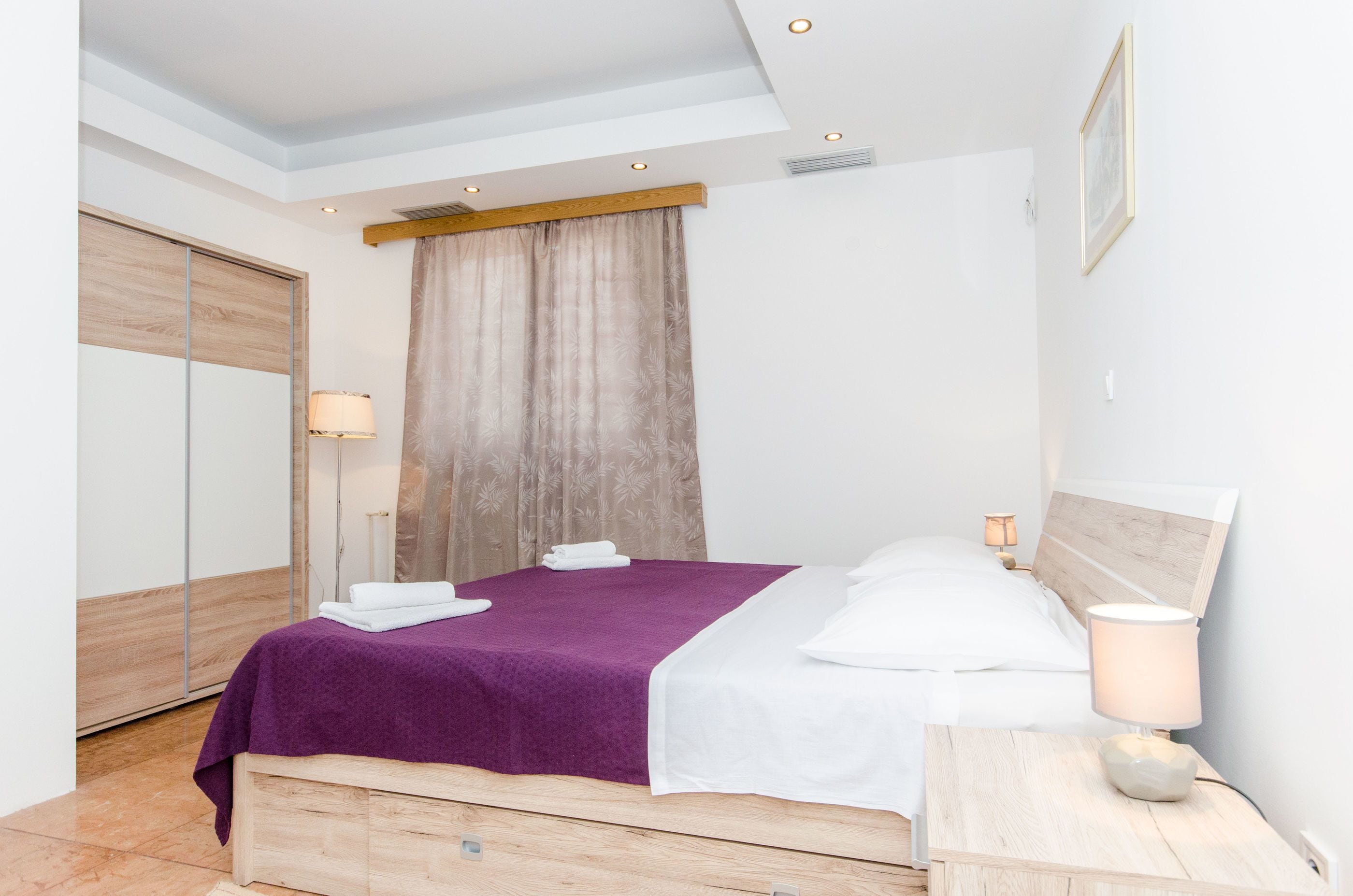 Vil·la | Planxa i posts de planxar i wifi gratuïta 